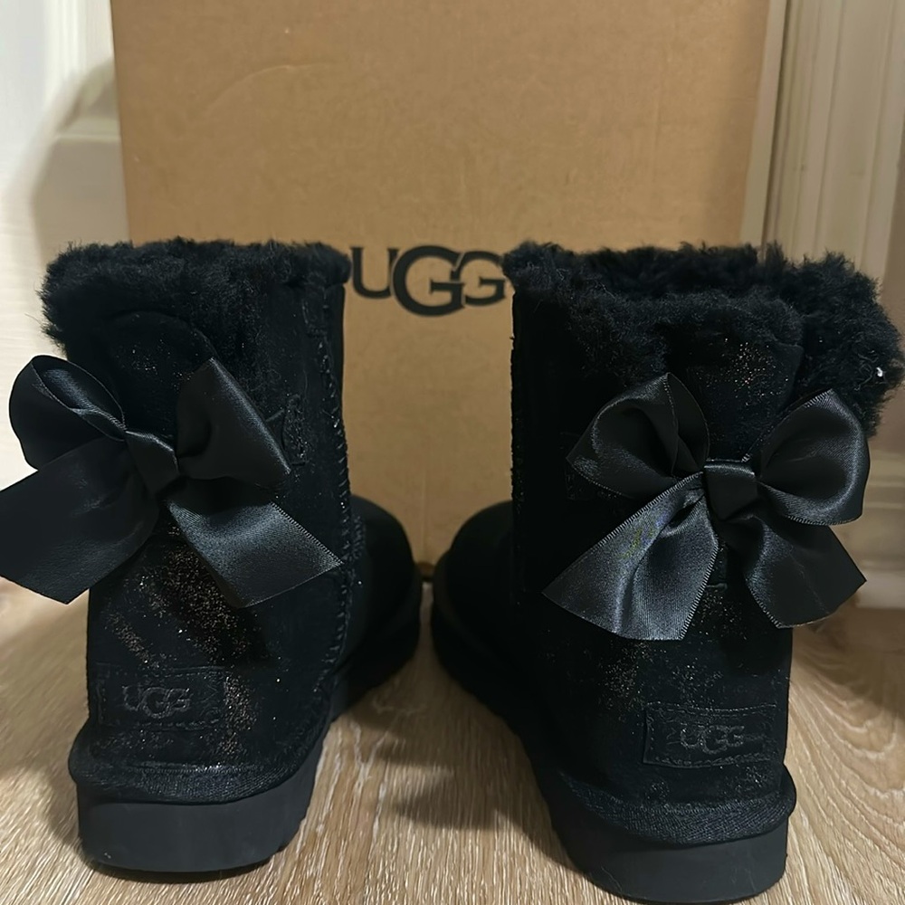 NEW!! UGG‎ Mini Bailey Bow Glimmer Black Boots